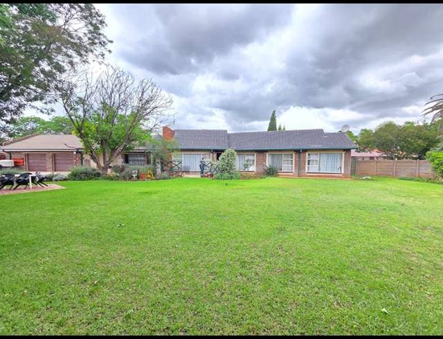 3 BEDROOM PROPERTY TO RENT IN GOLF PARK